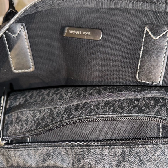 MICHAEL KORS TRAVEL LARGE TOP ZIP TOTE - Picture 10 of 14